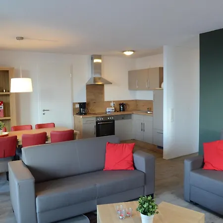 Spacious, Modern Apartment, Ten Minutes Walk From The Centre