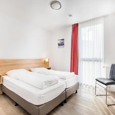 아파트 Spacious, Modern Apartment, Ten Minutes Walk From The Centre