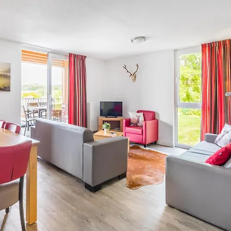 Spacious, Modern Apartment, Ten Minutes Walk From The Centre