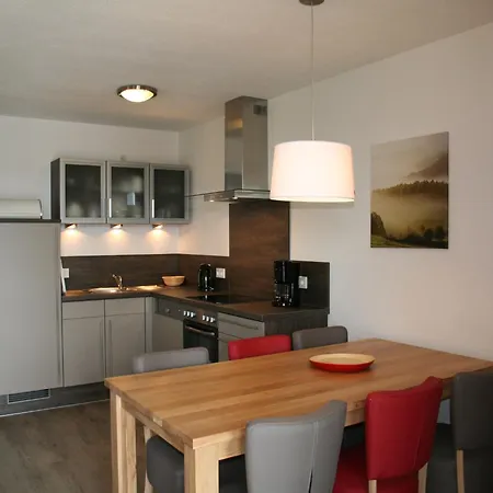 Spacious, Modern Apartment, Ten Minutes Walk From The Centre 아파트