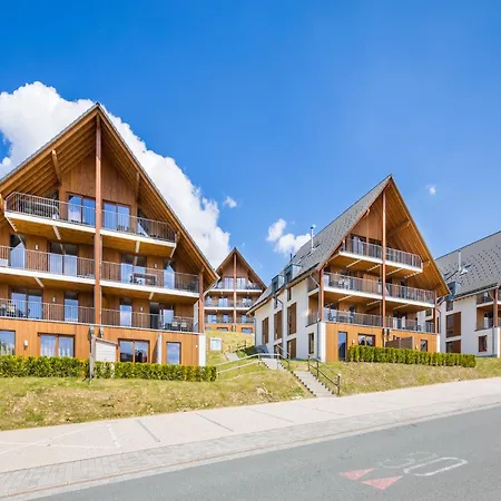 Spacious, Modern Apartment, Ten Minutes Walk From The Centre *